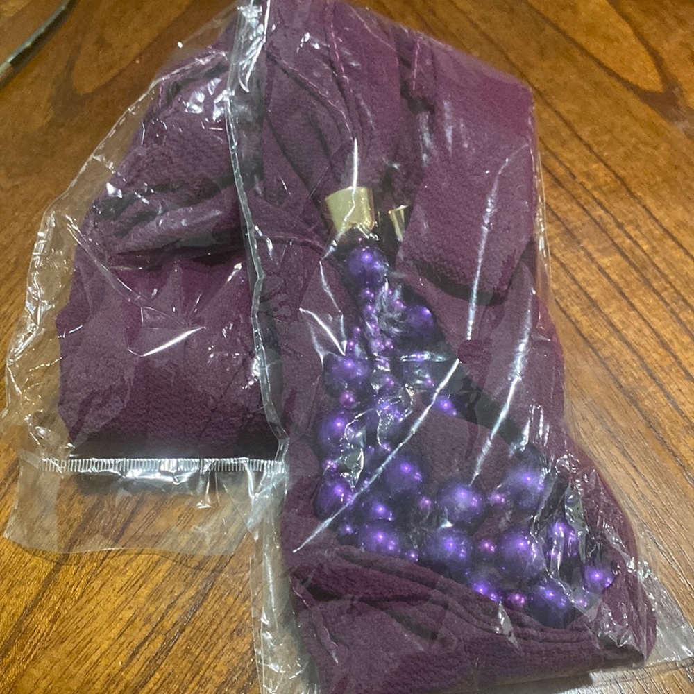 Purple pearl scarf​​